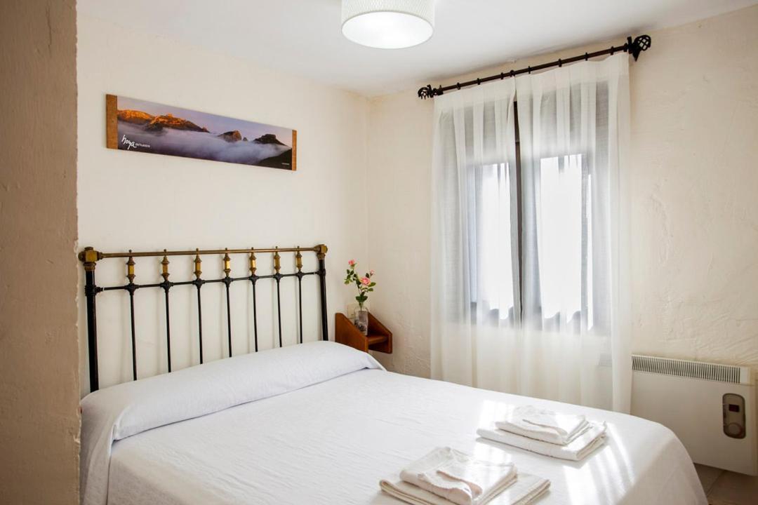 Apartamentos Casa Samper 산타 에우랄리아 데 갈레고 객실 사진